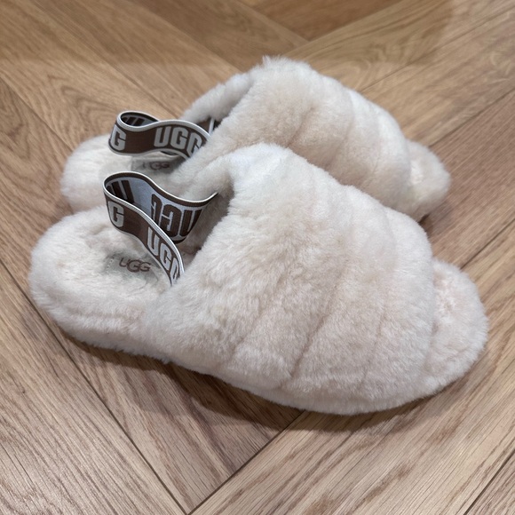 Ugg Slippers - Picture 1 of 4